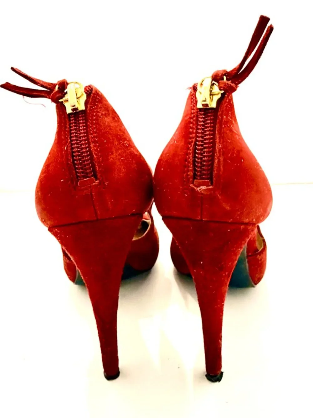 Guess By Marciano "Ramba" Red Suede Cutout Pump - Size 6-1/2 - Picture 4 of 11
